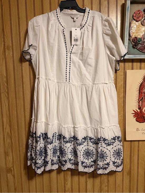 crown & ivy Dresses & Skirts - Crown & Ivy White Dress with Black Embroidery